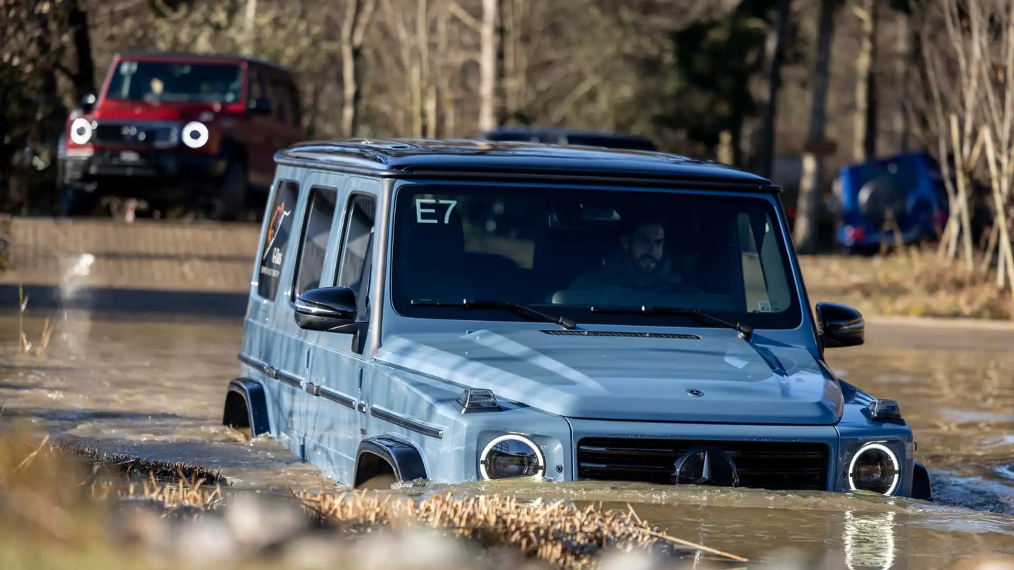 Mercedes-Benz patents amphibious off-roader with inflatable wheel-arch floats