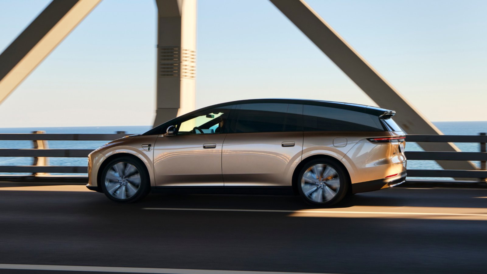 Li Auto launches i9 electric SUV as flagship, adds swiveling seats